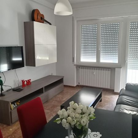 Love House - Apartment On The Beach Pescara Exteriör bild